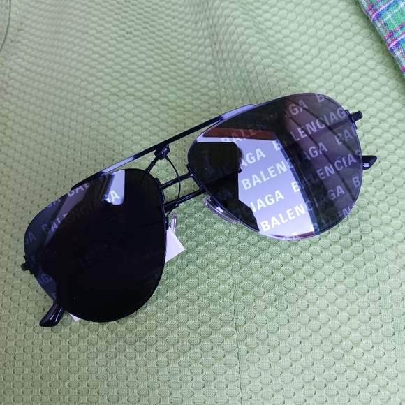 - BALENCIAGA Logo Lens Aviator Sunglass New with Case - Picture 6 of 9